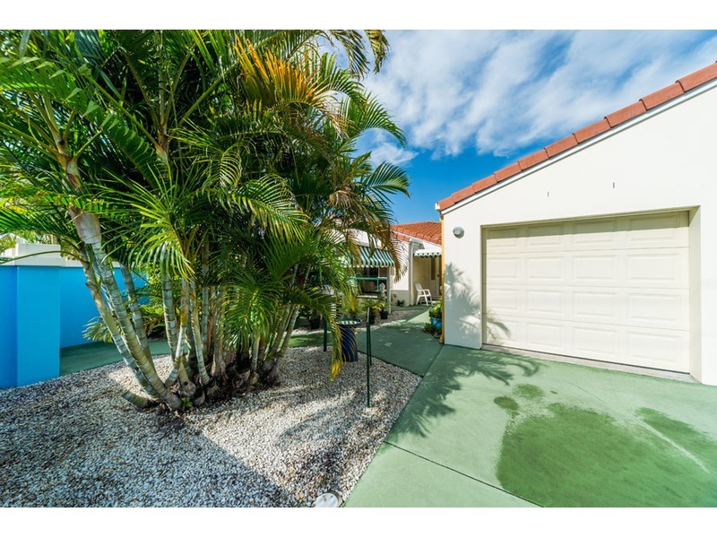 2/135 Bayview Street, Runaway Bay QLD 4216