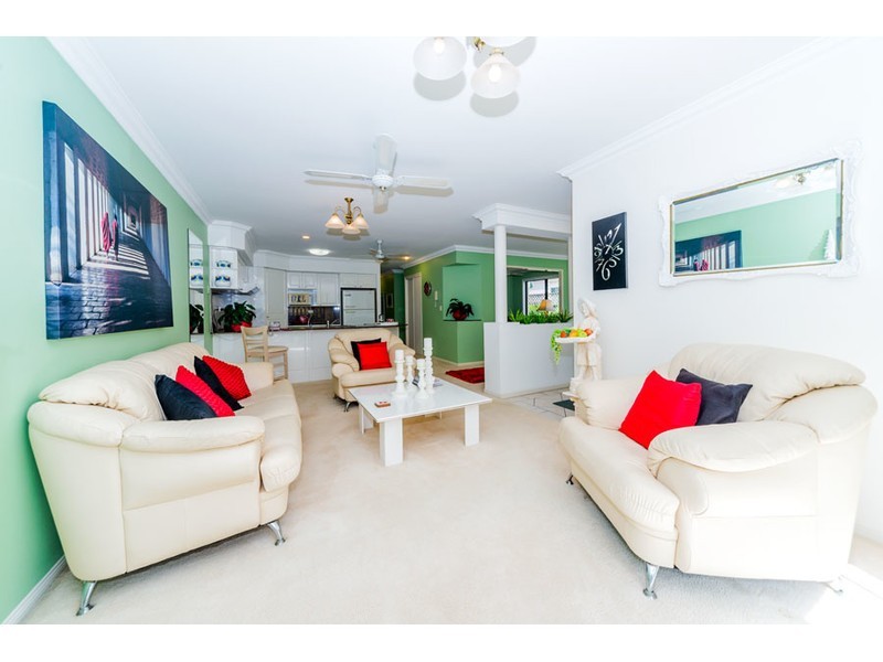 2/135 Bayview Street, Runaway Bay QLD 4216