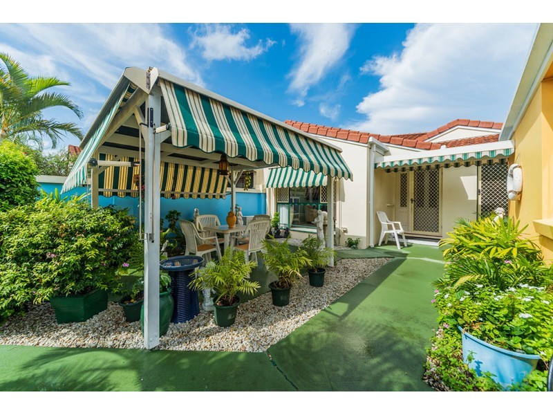 2/135 Bayview Street, Runaway Bay QLD 4216