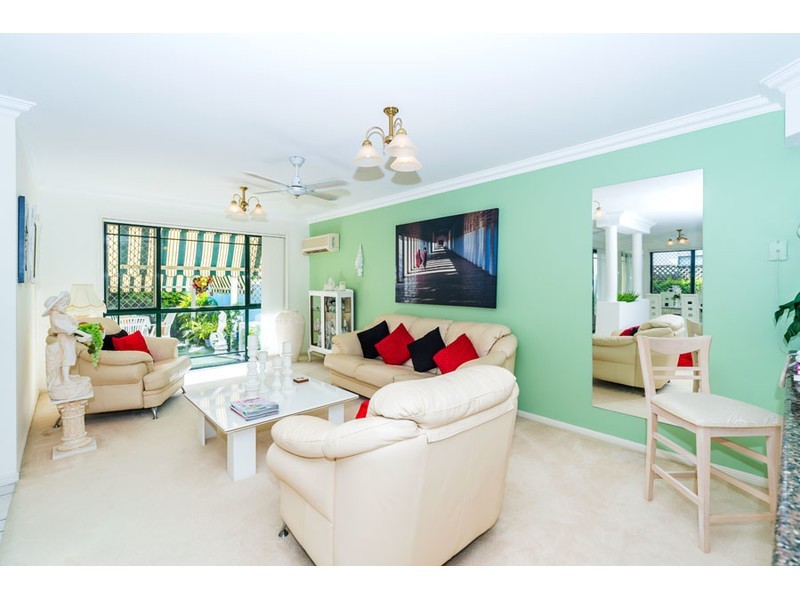 2/135 Bayview Street, Runaway Bay QLD 4216