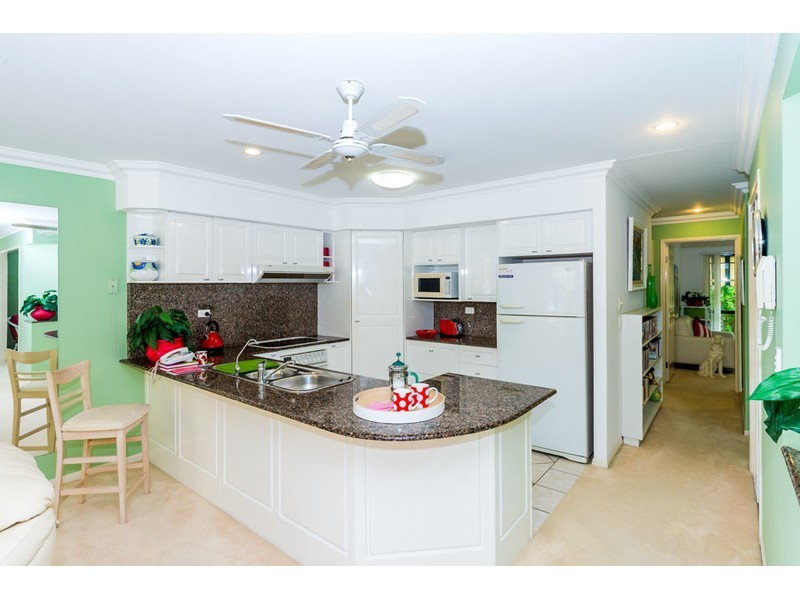 2/135 Bayview Street, Runaway Bay QLD 4216