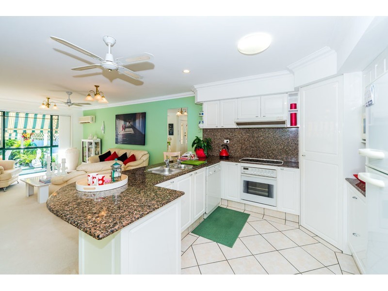 2/135 Bayview Street, Runaway Bay QLD 4216