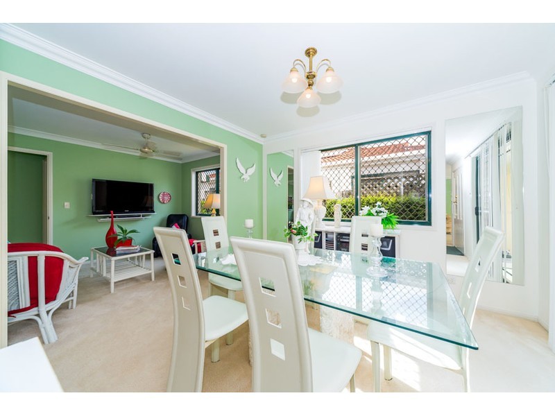 2/135 Bayview Street, Runaway Bay QLD 4216