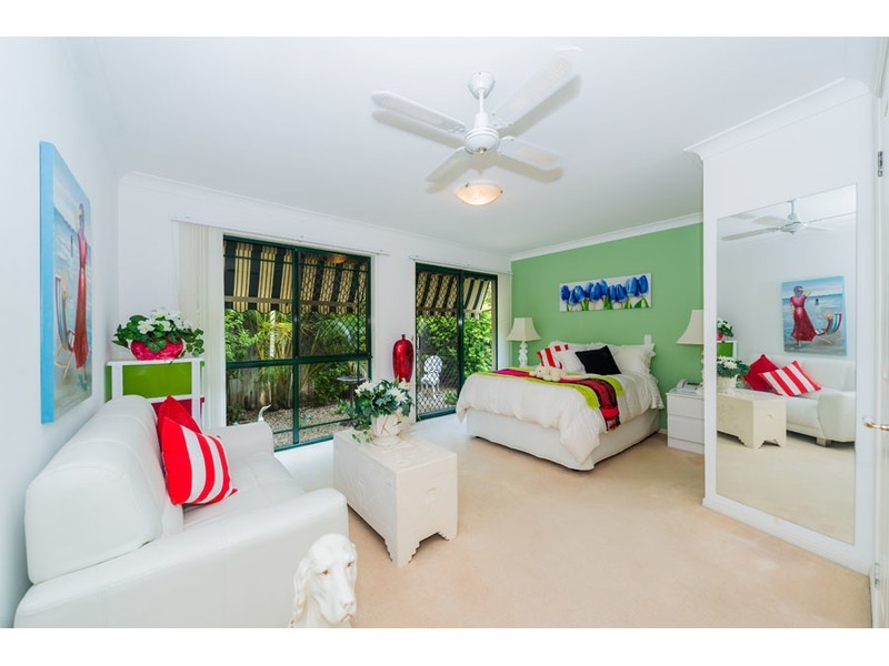 2/135 Bayview Street, Runaway Bay QLD 4216