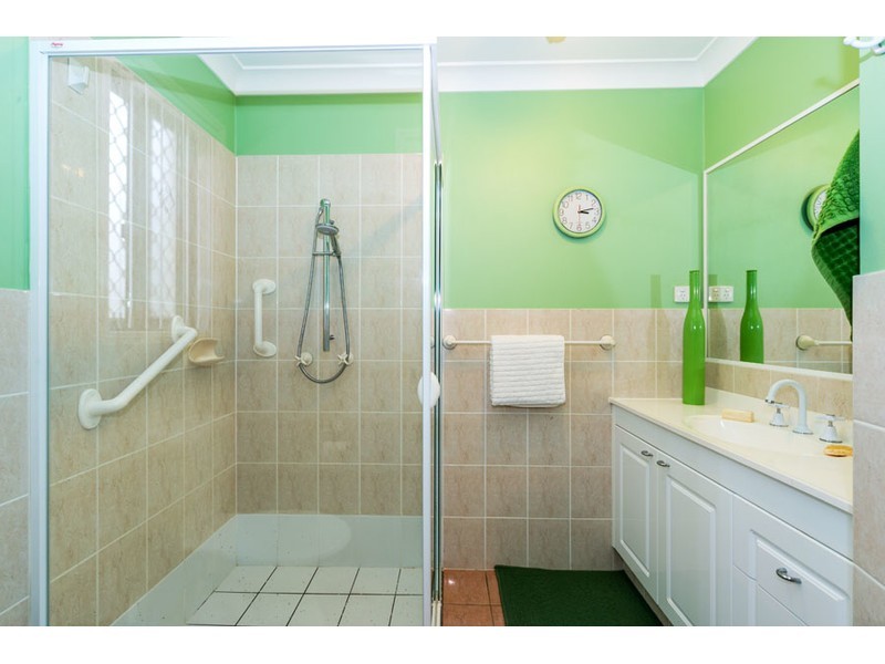 2/135 Bayview Street, Runaway Bay QLD 4216