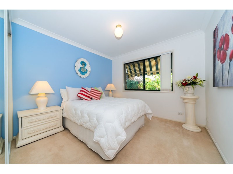 2/135 Bayview Street, Runaway Bay QLD 4216