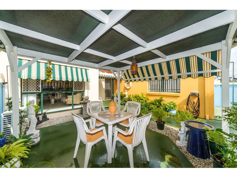 2/135 Bayview Street, Runaway Bay QLD 4216