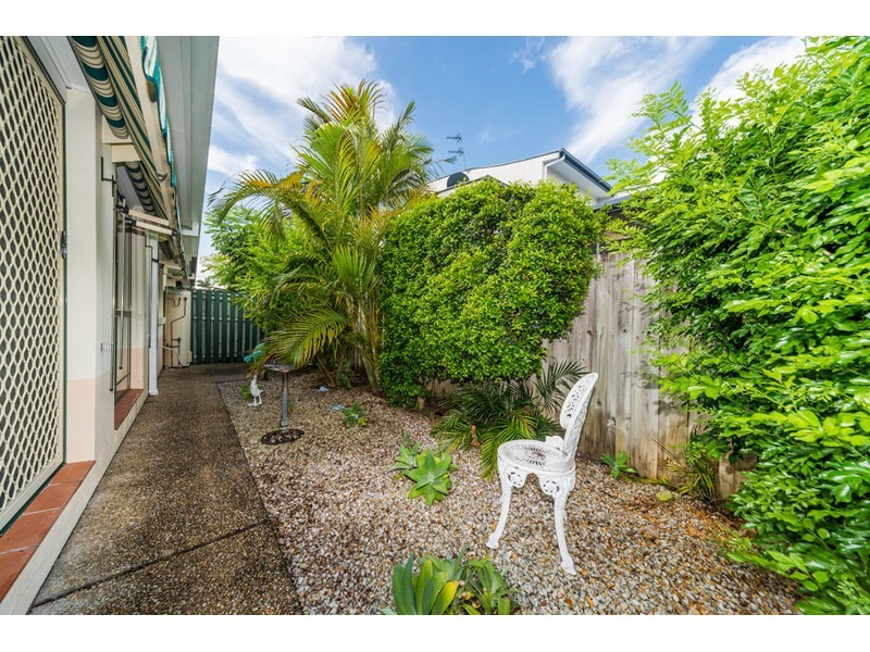 2/135 Bayview Street, Runaway Bay QLD 4216