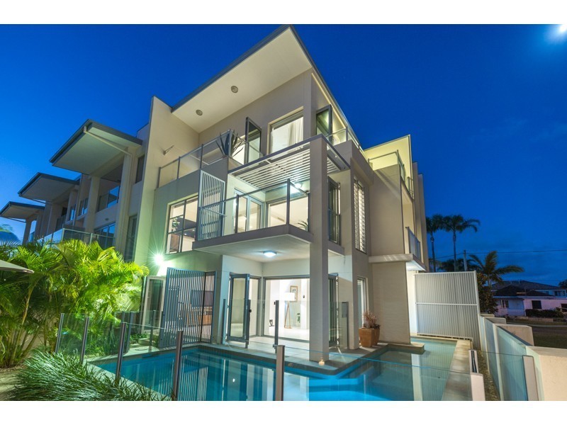 1/10 Ray Street, Runaway Bay QLD 4216