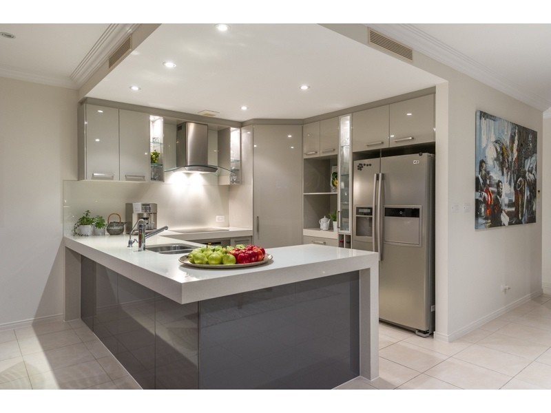 1/10 Ray Street, Runaway Bay QLD 4216