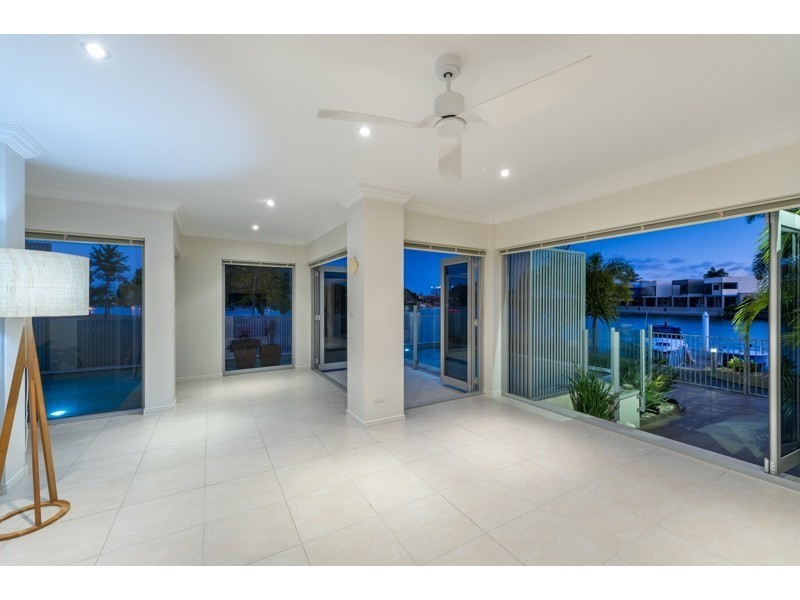 1/10 Ray Street, Runaway Bay QLD 4216