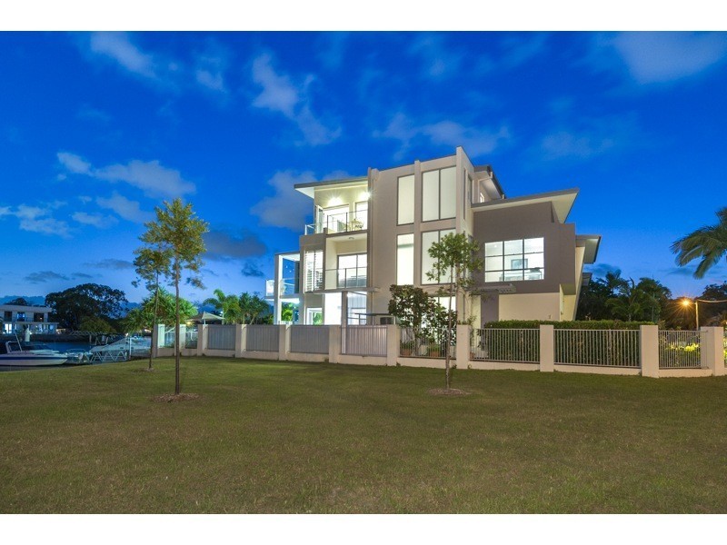 1/10 Ray Street, Runaway Bay QLD 4216