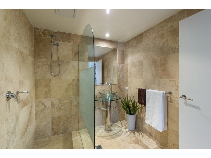 1/10 Ray Street, Runaway Bay QLD 4216