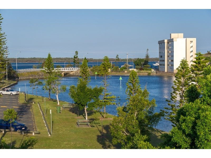 1/10 Ray Street, Runaway Bay QLD 4216