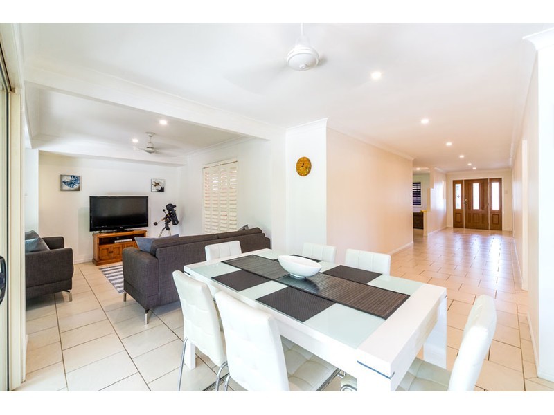 49 Poinsettia Avenue, Hollywell QLD 4216