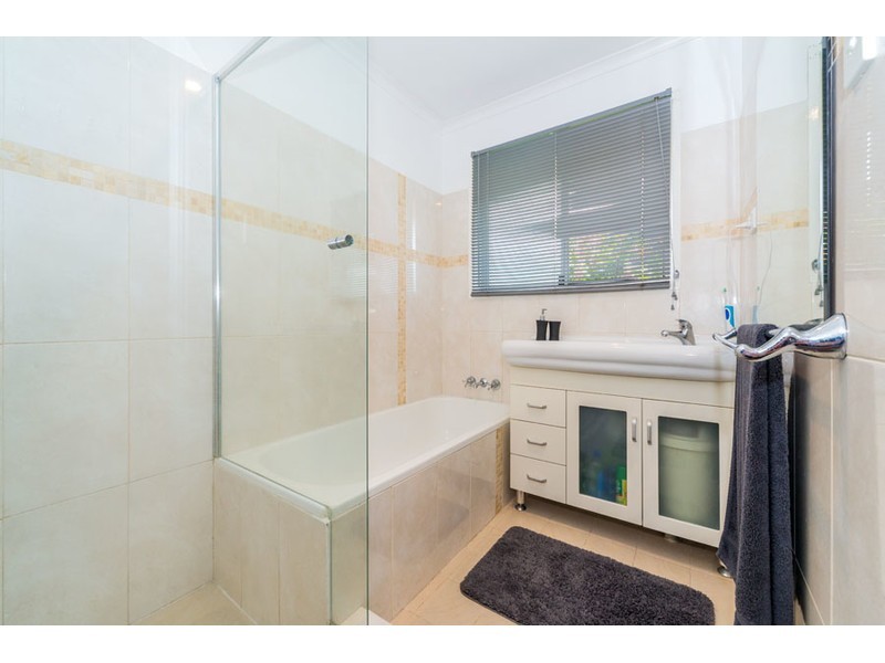 49 Poinsettia Avenue, Hollywell QLD 4216