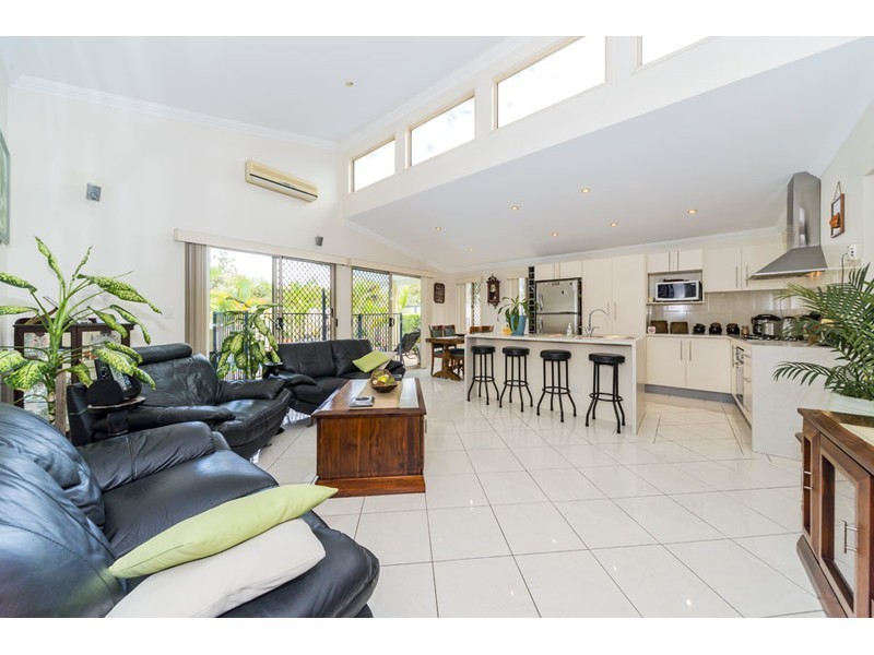 22 Jacaranda Avenue, Hollywell QLD 4216