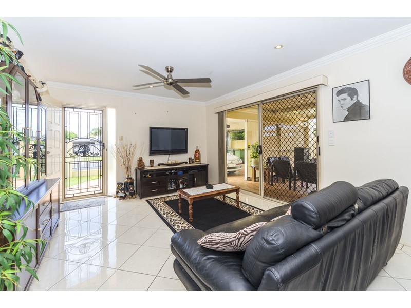 22 Jacaranda Avenue, Hollywell QLD 4216