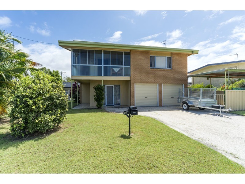 17 Kilmartin Esplanade, Biggera Waters QLD 4216