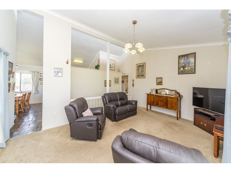 17 Kilmartin Esplanade, Biggera Waters QLD 4216