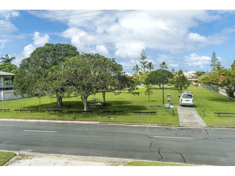 17 Kilmartin Esplanade, Biggera Waters QLD 4216