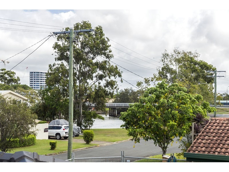 17 Kilmartin Esplanade, Biggera Waters QLD 4216