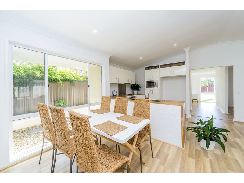 6 Sundown Drive, Paradise Point QLD 4216