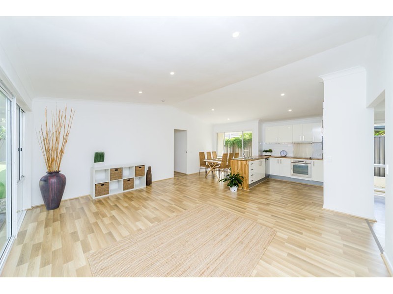 6 Sundown Drive, Paradise Point QLD 4216