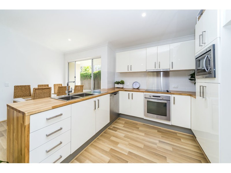 6 Sundown Drive, Paradise Point QLD 4216