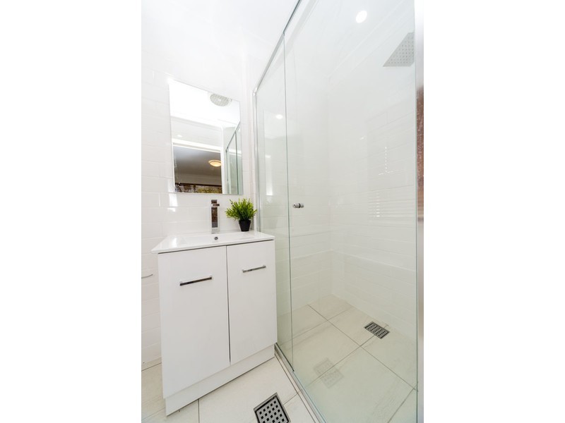 6 Sundown Drive, Paradise Point QLD 4216