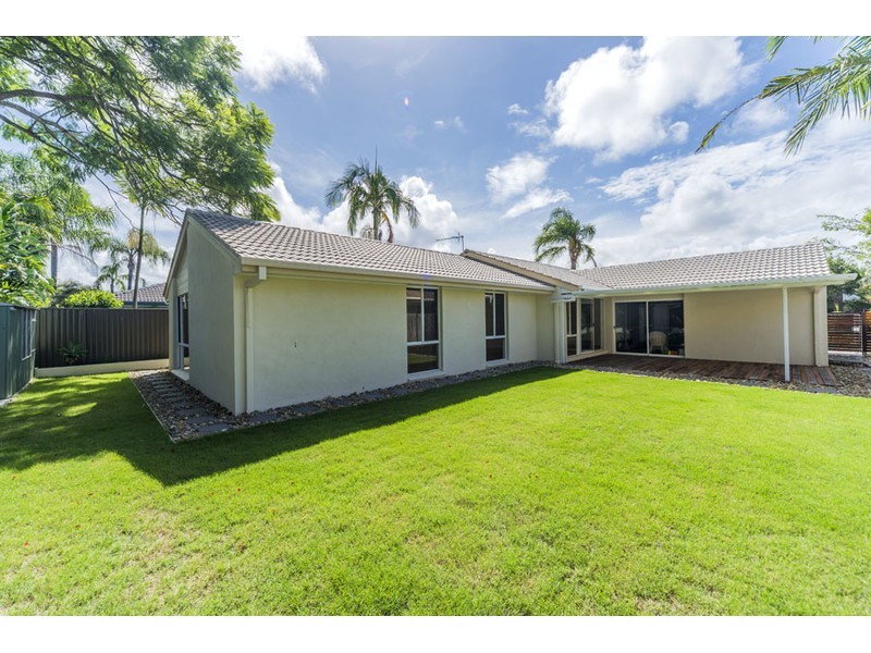6 Sundown Drive, Paradise Point QLD 4216