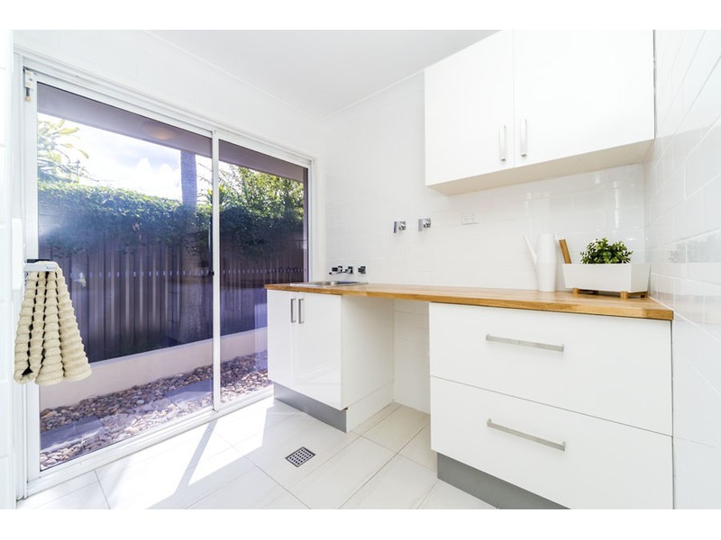 6 Sundown Drive, Paradise Point QLD 4216