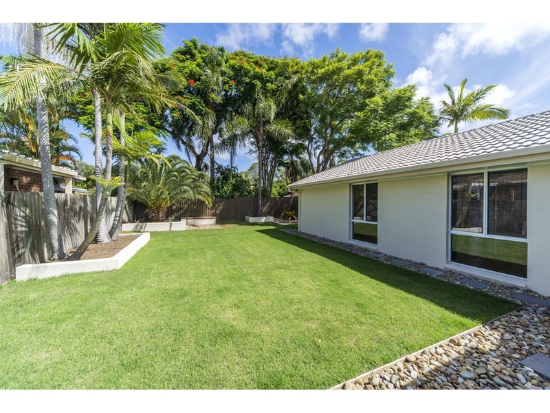 6 Sundown Drive, Paradise Point QLD 4216