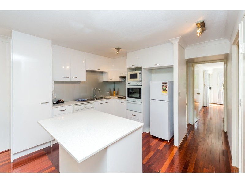 7/37 Bayview Street, Runaway Bay QLD 4216