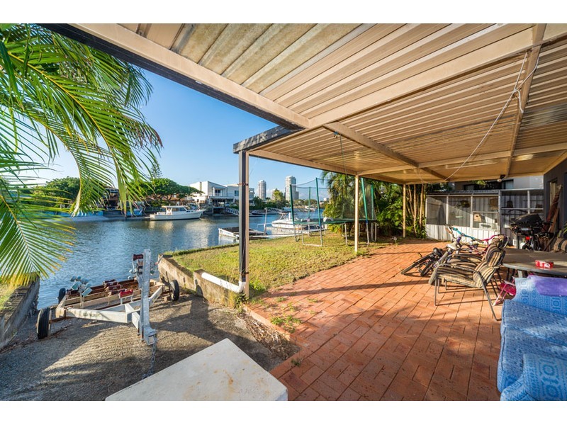 21 Vaggelas Crescent, Biggera Waters QLD 4216
