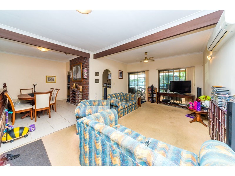 21 Vaggelas Crescent, Biggera Waters QLD 4216