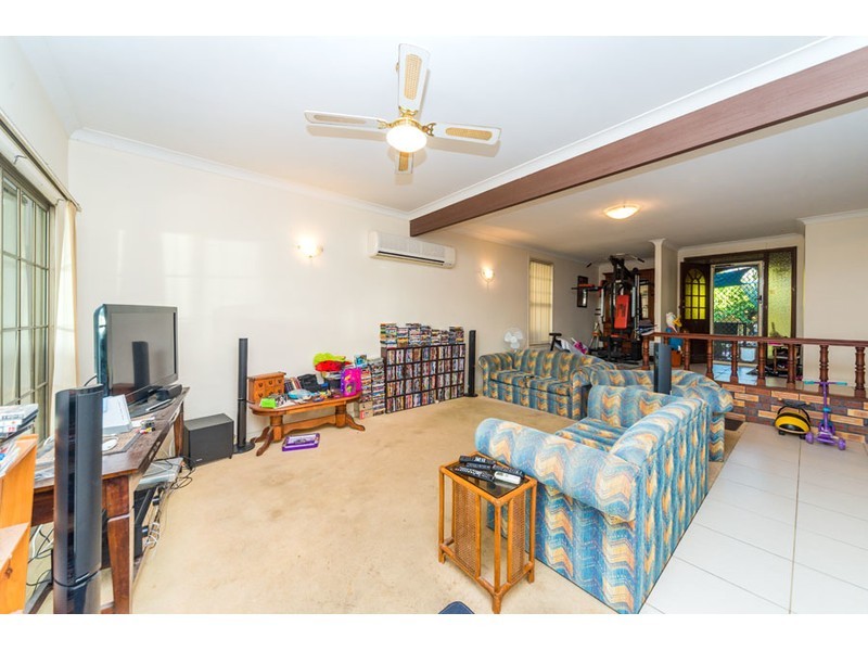 21 Vaggelas Crescent, Biggera Waters QLD 4216