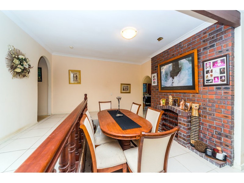 21 Vaggelas Crescent, Biggera Waters QLD 4216