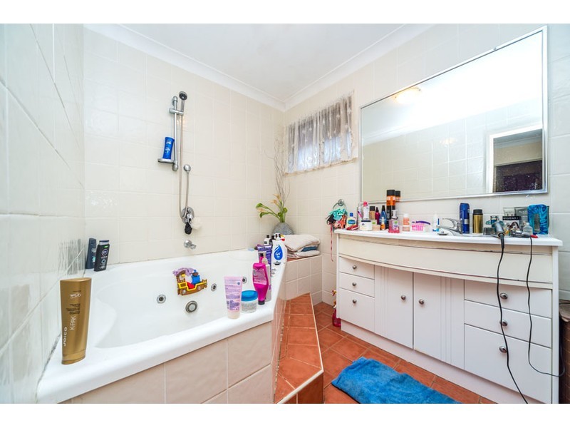 21 Vaggelas Crescent, Biggera Waters QLD 4216