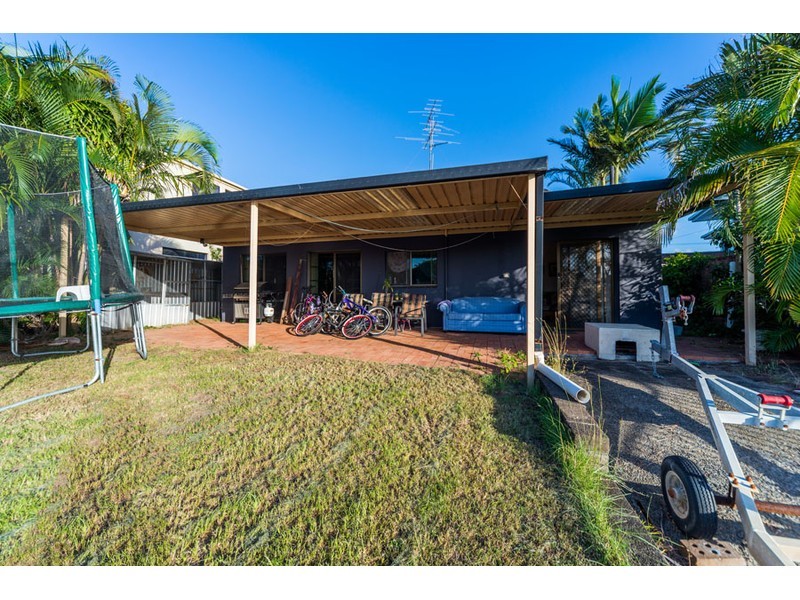 21 Vaggelas Crescent, Biggera Waters QLD 4216