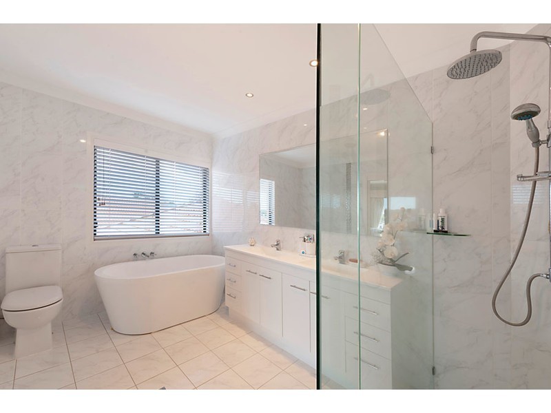 52 Monterey Keys Drive, Helensvale QLD 4212