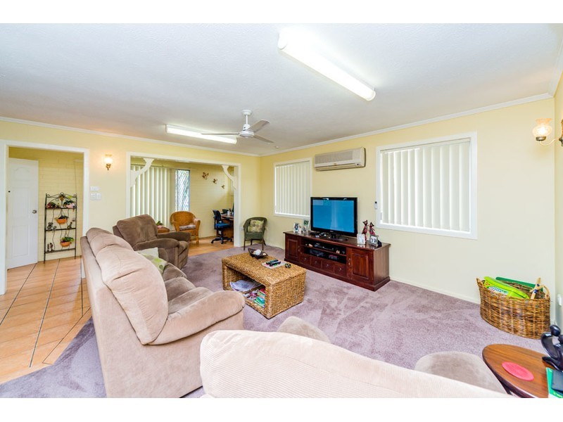 18 Nambur Street, Runaway Bay QLD 4216