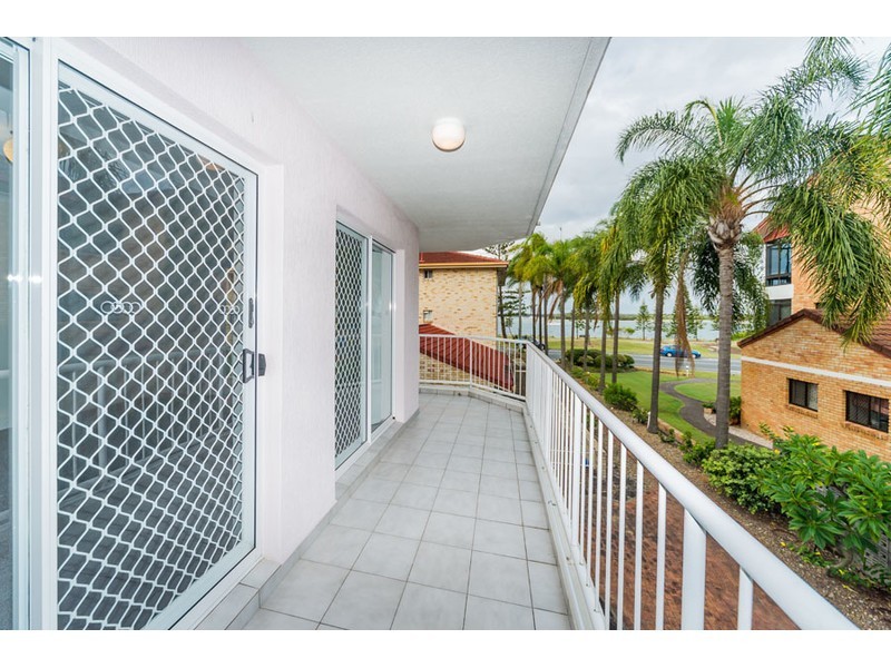 2/496 Marine Parade, Biggera Waters QLD 4216