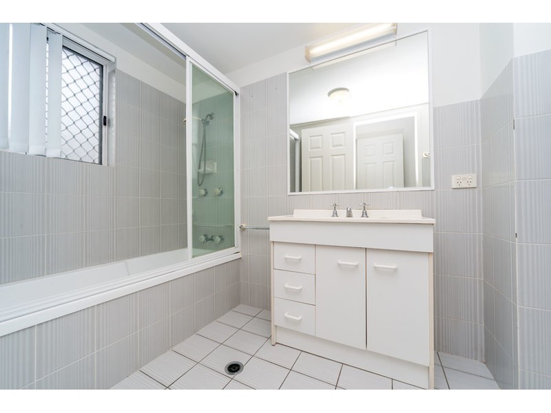 2/496 Marine Parade, Biggera Waters QLD 4216