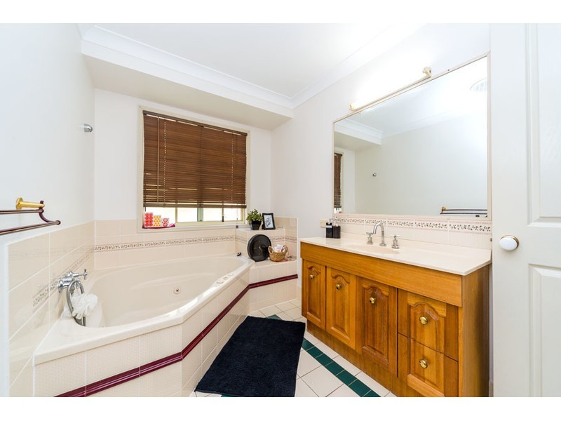 14 Bellona Court, Pacific Pines QLD 4211