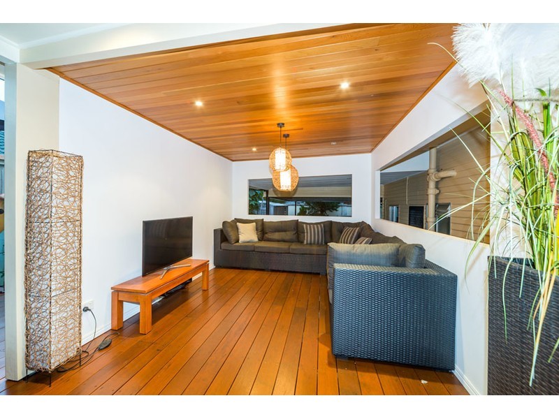 24 Hollywell Road, Biggera Waters QLD 4216