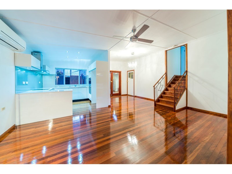 24 Hollywell Road, Biggera Waters QLD 4216