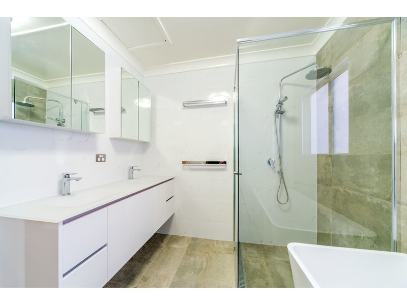 24 Hollywell Road, Biggera Waters QLD 4216