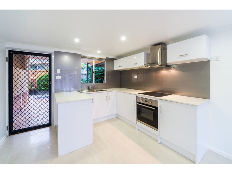 24 Hollywell Road, Biggera Waters QLD 4216