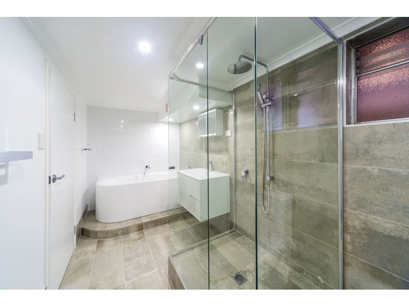 24 Hollywell Road, Biggera Waters QLD 4216